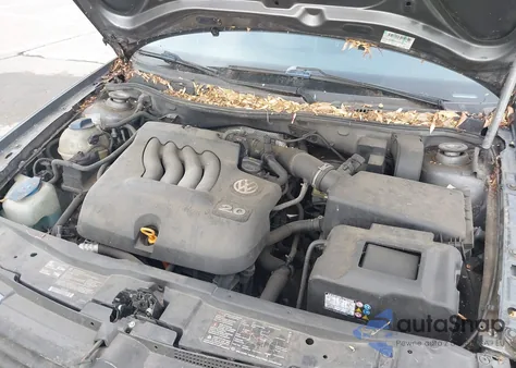 2004 Volkswagen Jetta Gls 2.0L из США, поврежденный, VIN 3VWSA69M54M082855